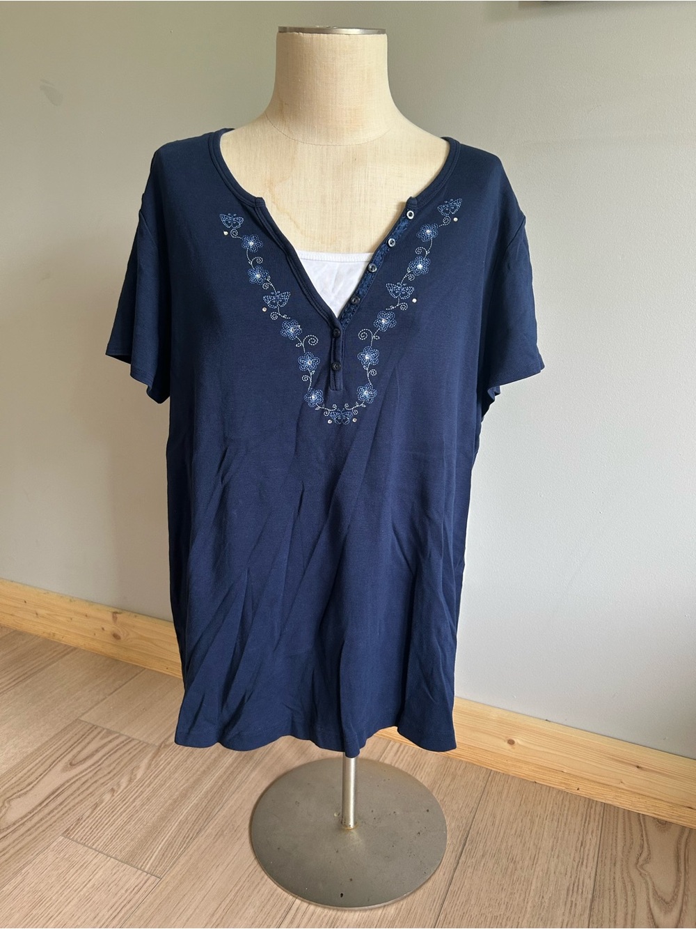 Women's Navy V-Neck Short Sleeve Top with Embroidered Detail